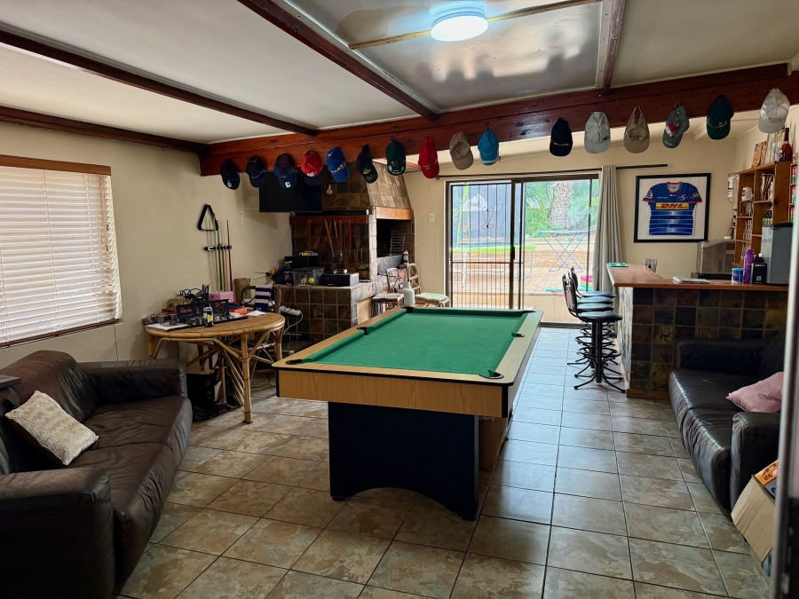 4 Bedroom Property for Sale in Bergzicht Western Cape